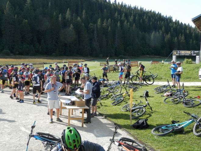 Le départ de la rando de 2 jours le samedi 
au bord du lac de Lamoura ! 